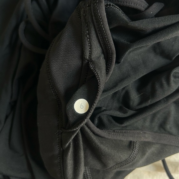 Lululemon Open back Size 6 Black Women's Top - Picture 3 of 4